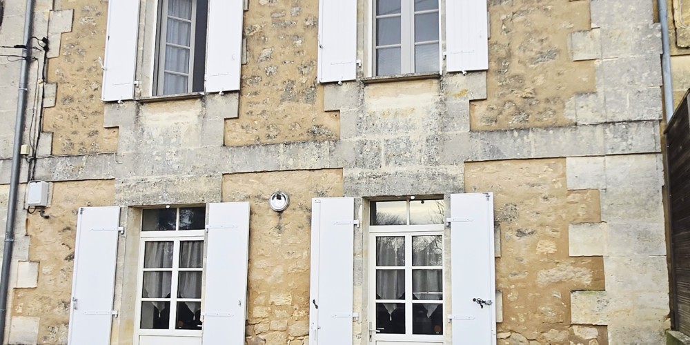 maison à LA RIVIERE (33126)